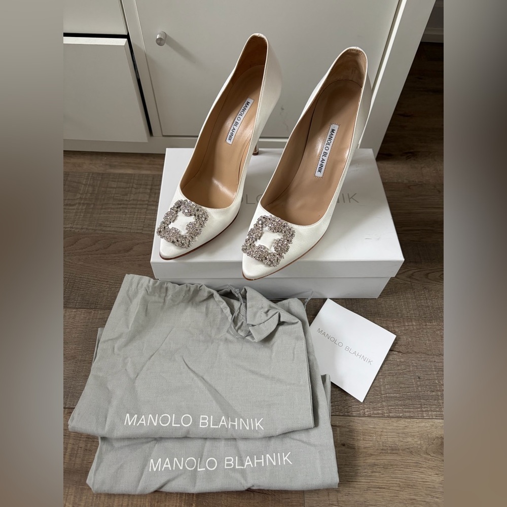 Manolo Blahnik - Picture 1 of 10